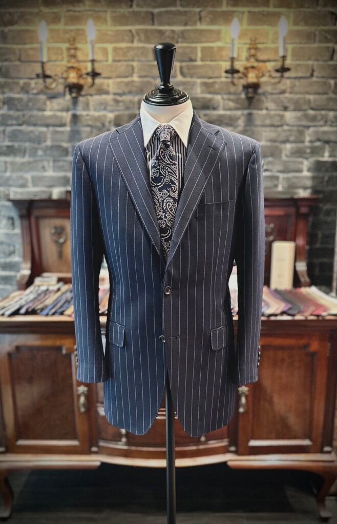 美品✨Regent House AB7 XL スーツ 総裏ネイビーストライプ ネイビーカラードストライプスーツ（スーツ）｜D'URBAN